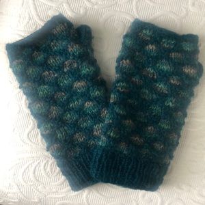 Fingerless wool mittens